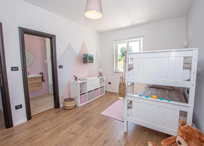 Villa Mila By Istrabook Kunj