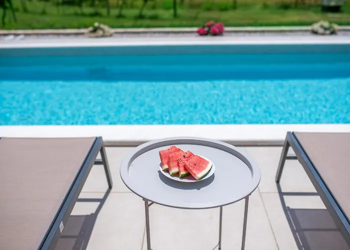 Mila By Istrabook Villa Kunj